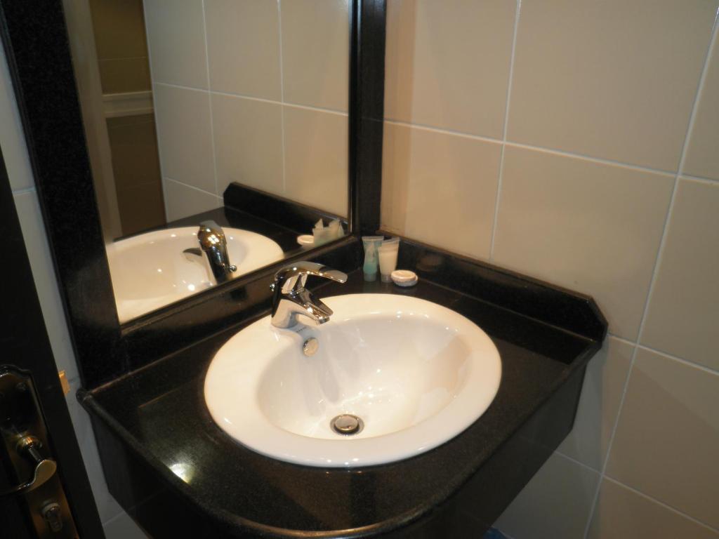 Marina Royal Hotel Suites Kuwait City Bilik gambar
